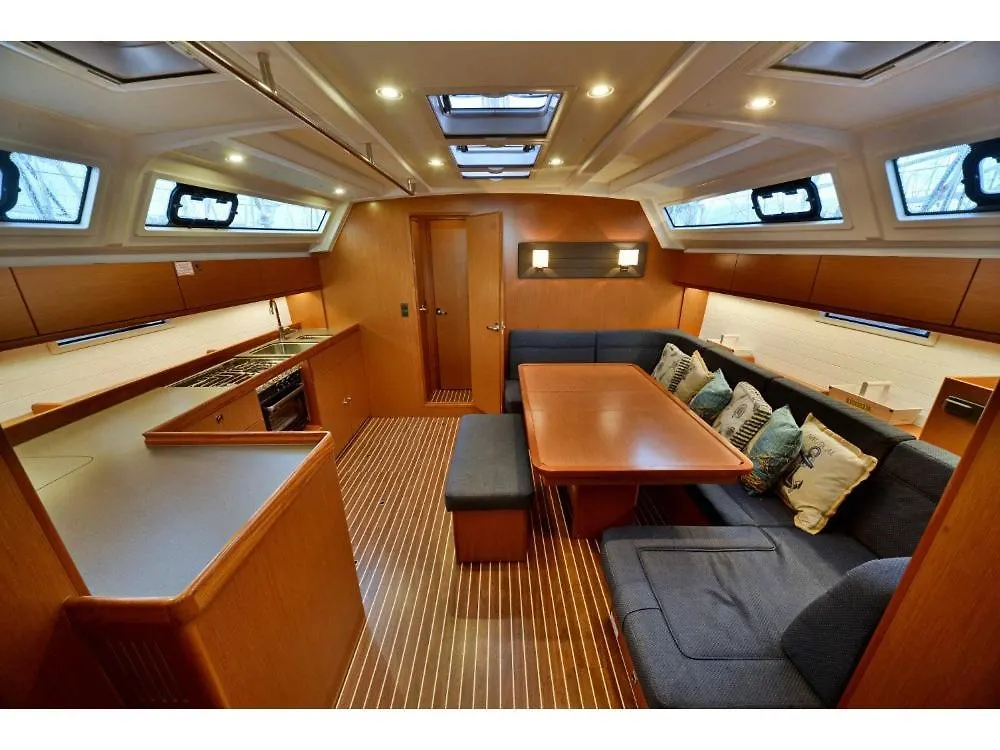 Sailing Yacht Queen Eliza contacts