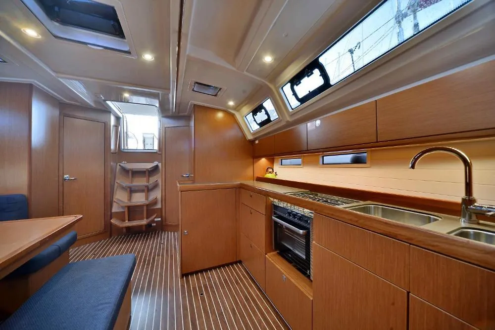 Botel Sailing Yacht Queen Eliza Varna