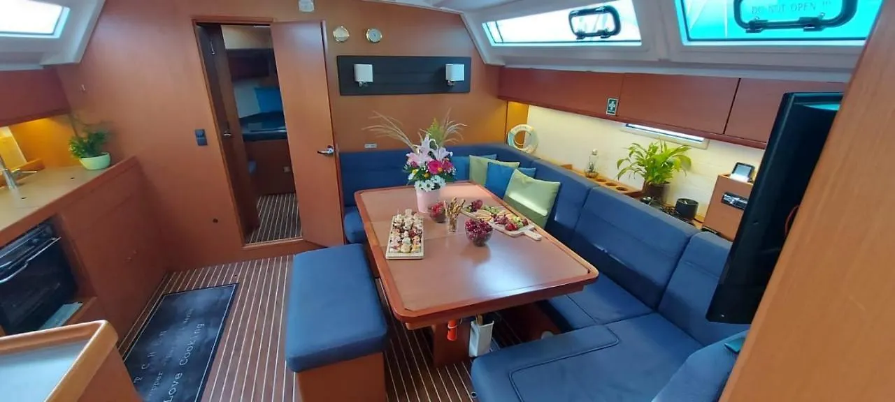 Botel Sailing Yacht Queen Eliza Varna